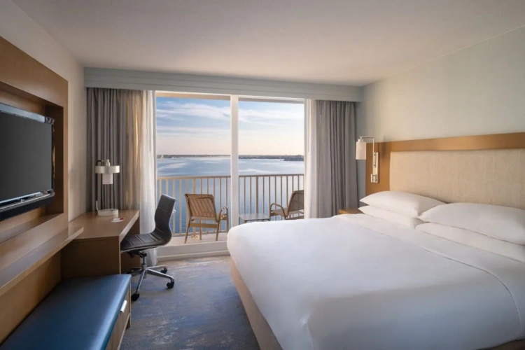 1 Bedroom 2 room High Floor View Double Suite with balcony and waterfront