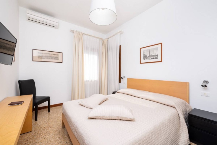 2 Bedrooms Quadruple Apartment