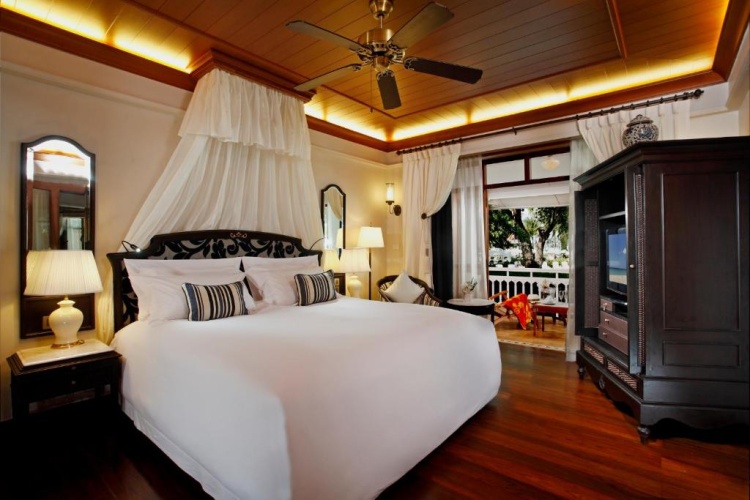 1 Bedroom Deluxe Suite with pool view