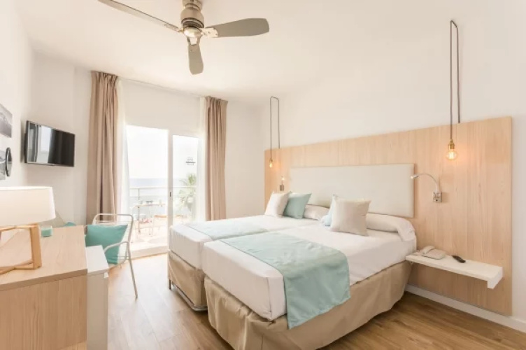 Double Sea View room with balcony
