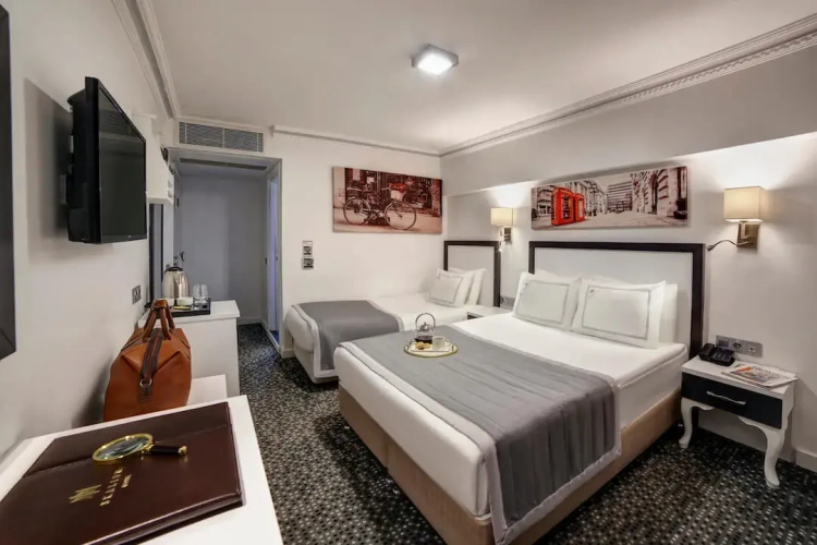 Standard Triple room