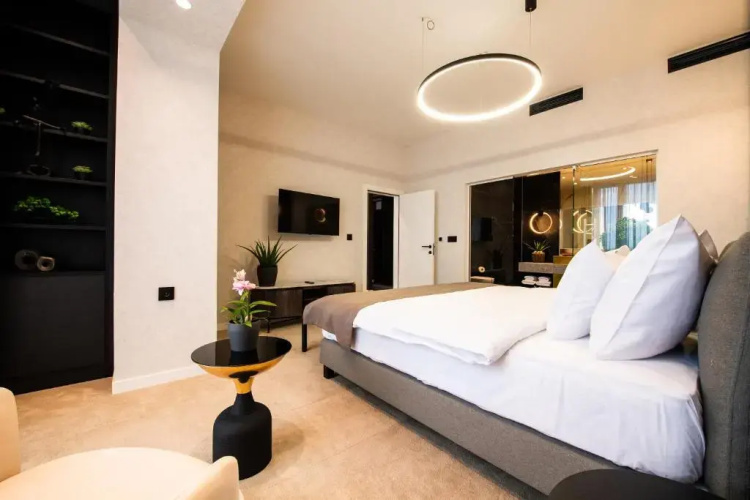 Premium Hotel