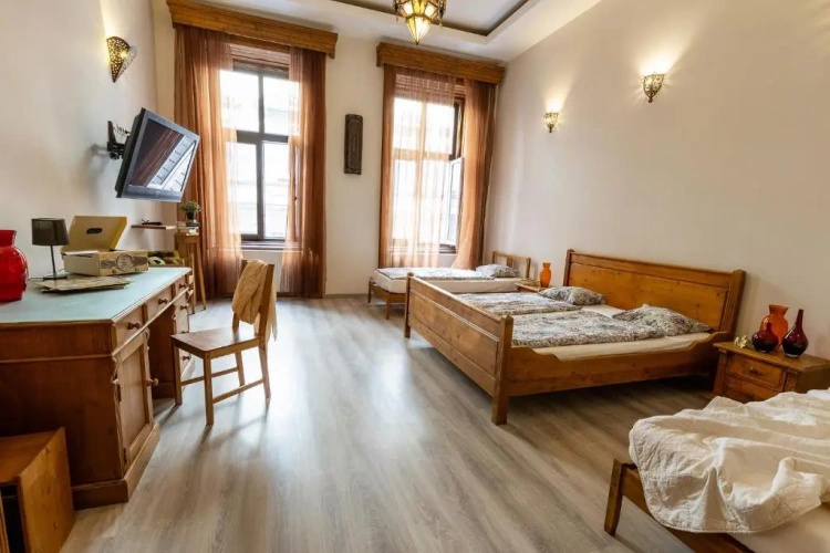 Standard Quadruple Suite