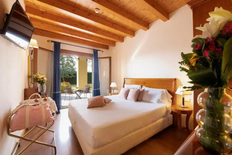 Hotel Venice Resort Airport