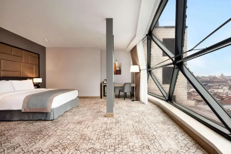 Фотография номера гостиницы Wyndham Grand Tbilisi