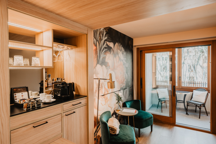 Gallery Red Twin Junior Suite