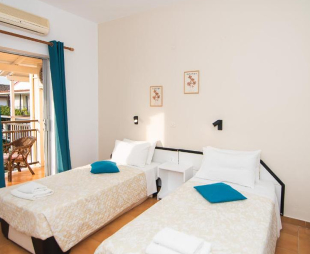 Annexe Building Twin room with balcony and with garden view