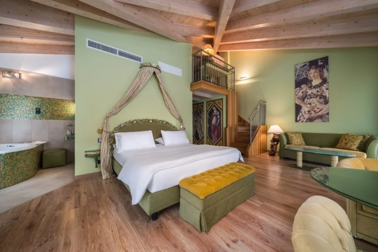 Deluxe Suite
