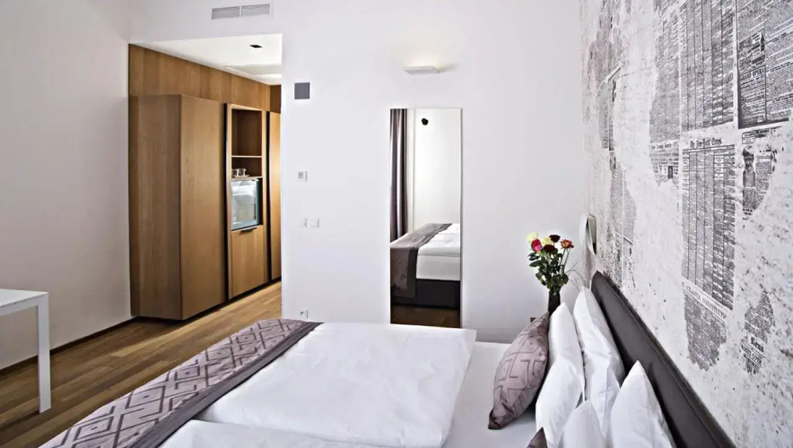 Golden Crown Hotel