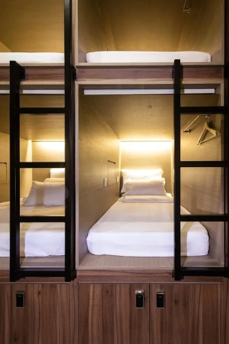 Capsule in Mixed Room