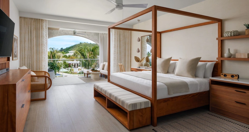 Lady Palm Club Tranquility Soaking Tub with Media Room Double Suite with balcony