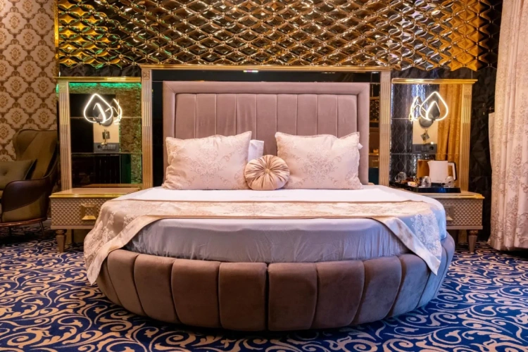 King Jacuzzi Double Suite
