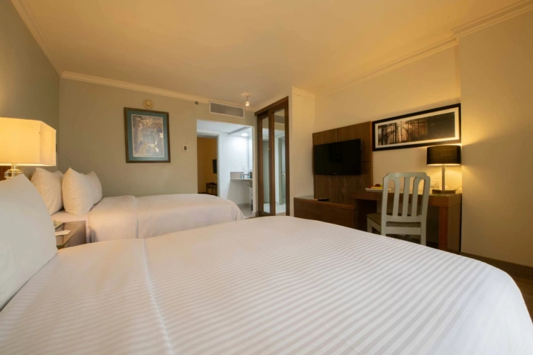 Master Quadruple Suite