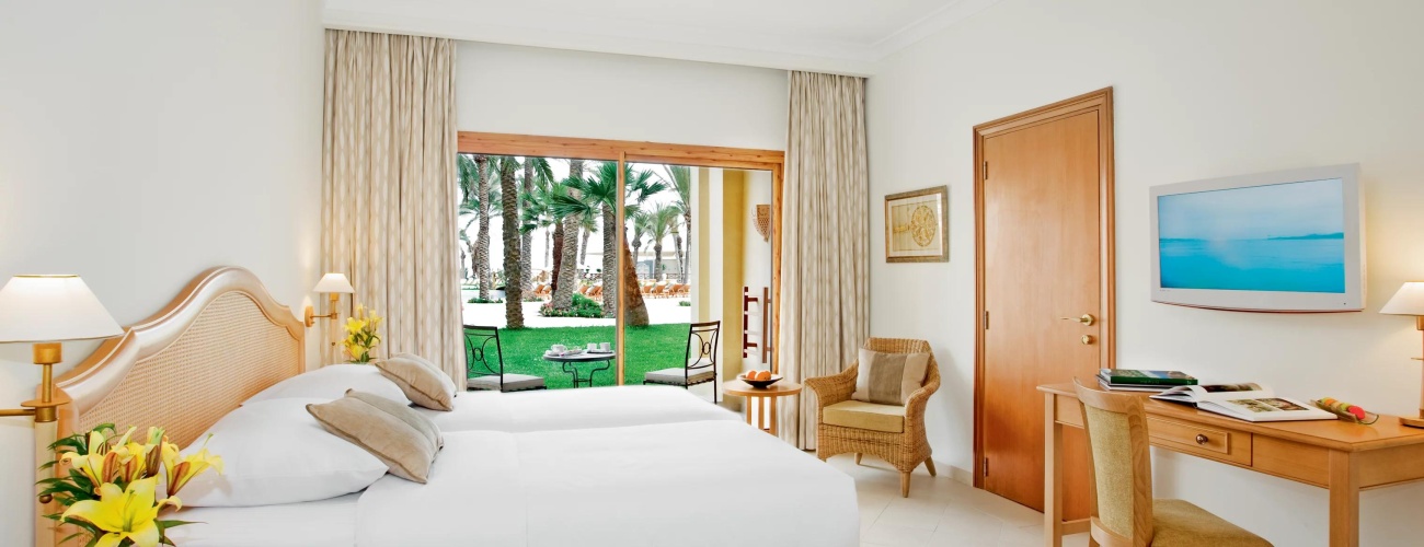 Classic Twin room with city view