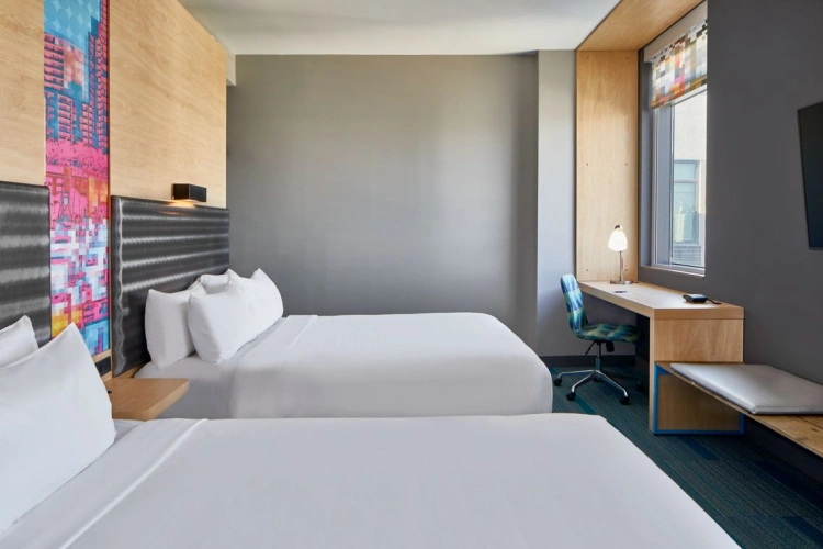 Aloft Quadruple room