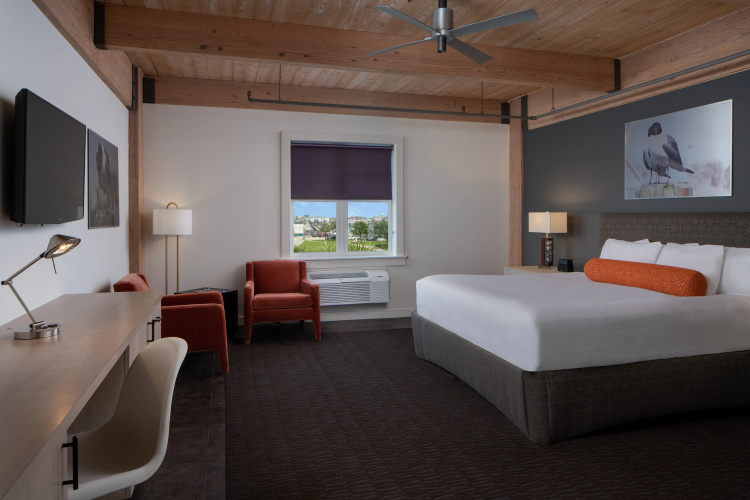 Harbor House Hotel and Marina at Pier 21