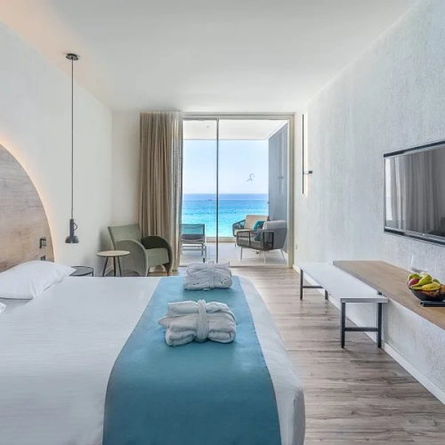 Deluxe Double Suite Front Sea View
