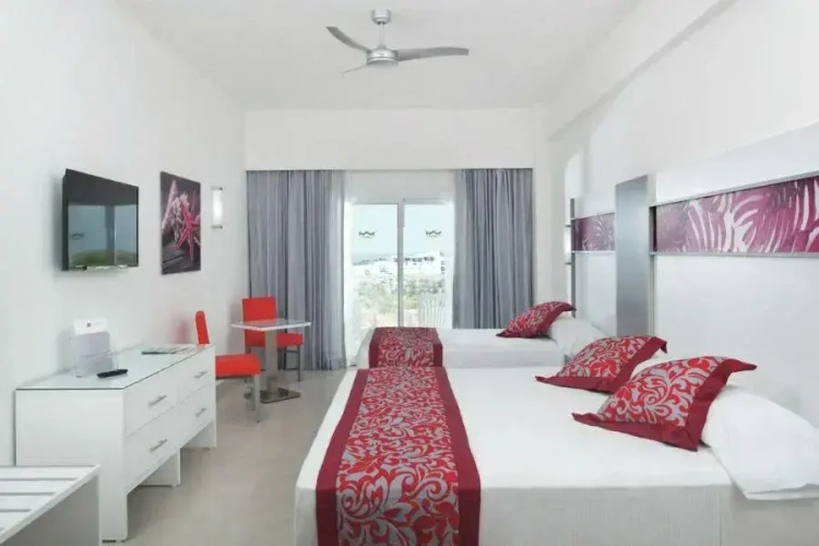 Standard Triple room with balcony