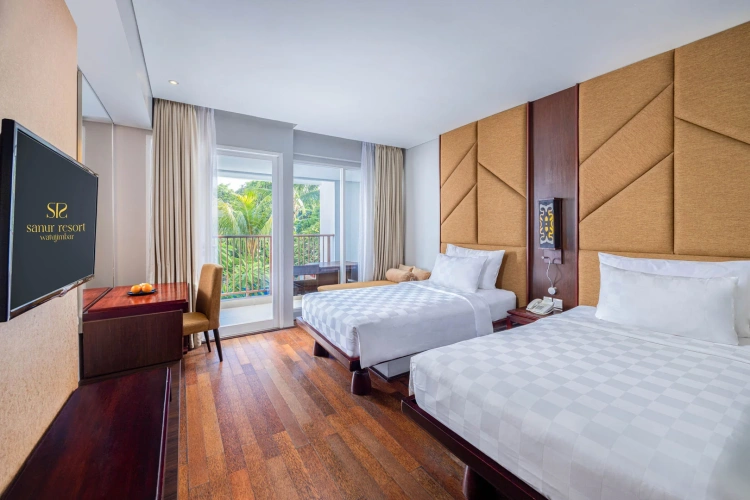 Deluxe Twin room with pool view