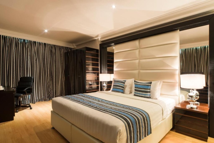 Diplomatic Double Suite