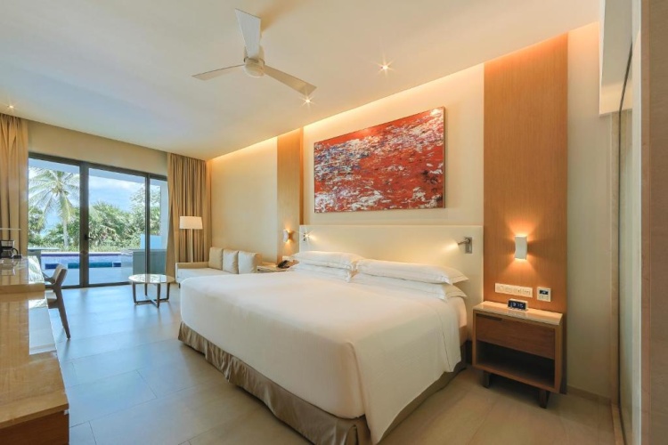 Swim Up Premium Level Double Junior Suite