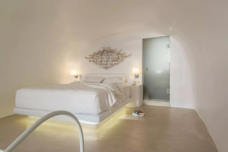 Iliovasilema Private Pool Suite with Caldera view
