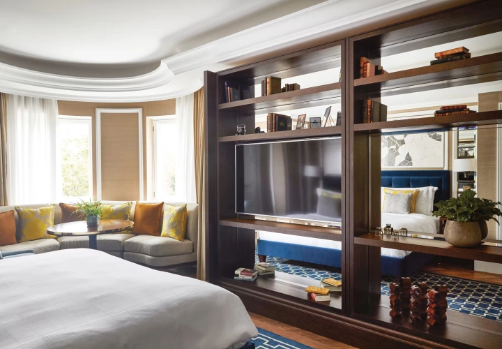 Corner Double Suite with park view