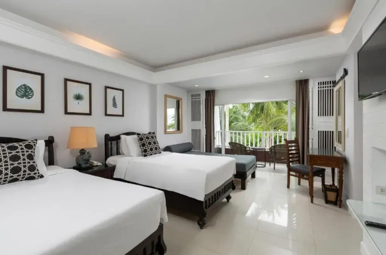 Deluxe Terrace Twin room with pool view