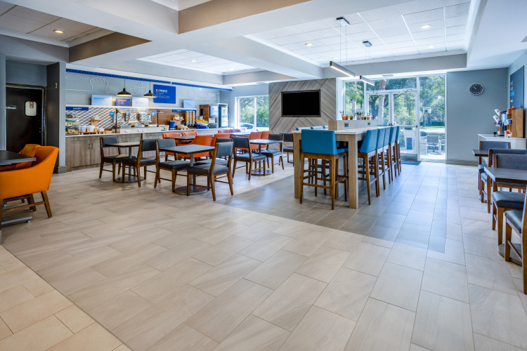 Holiday Inn Express & Suites Tampa-I-75 @ Bruce B.Downs photo 18