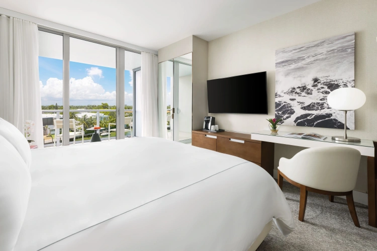1 Bedroom Grand Deluxe Corner Double Suite with balcony