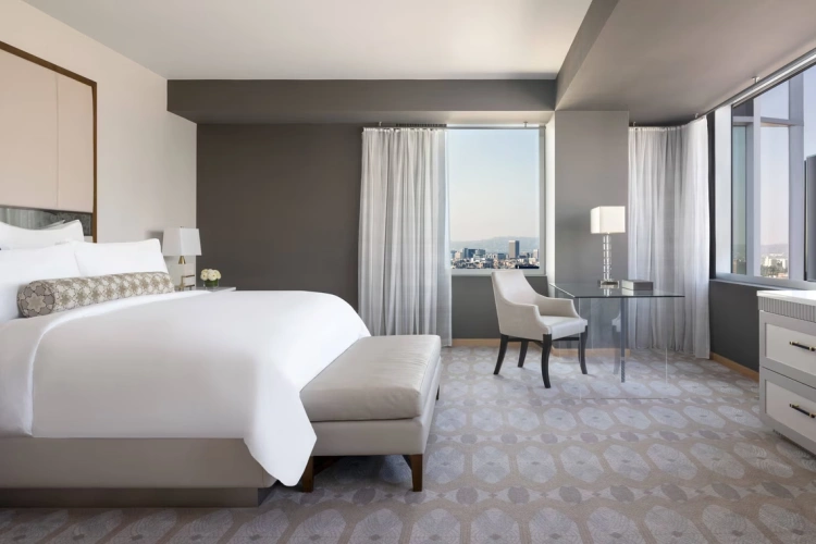 Executive Club Lounge Access Double Suite with city view