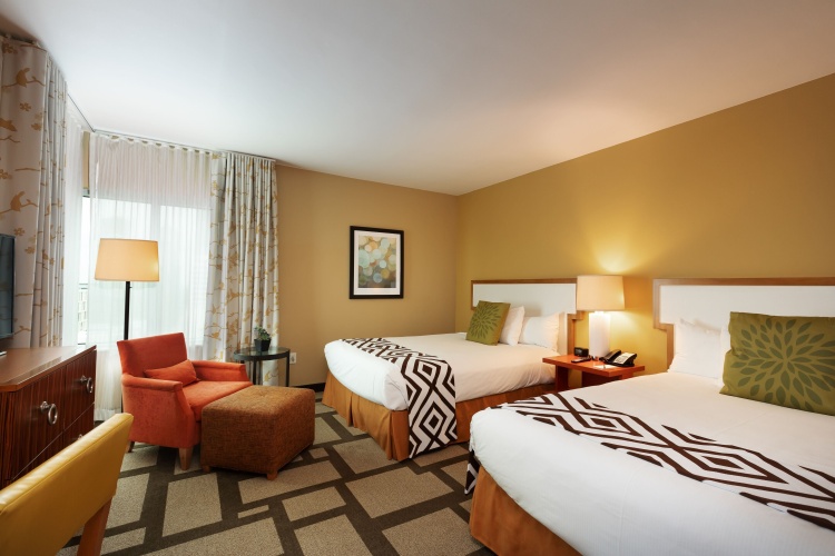 2 Rooms Corner Quadruple Suite with city view