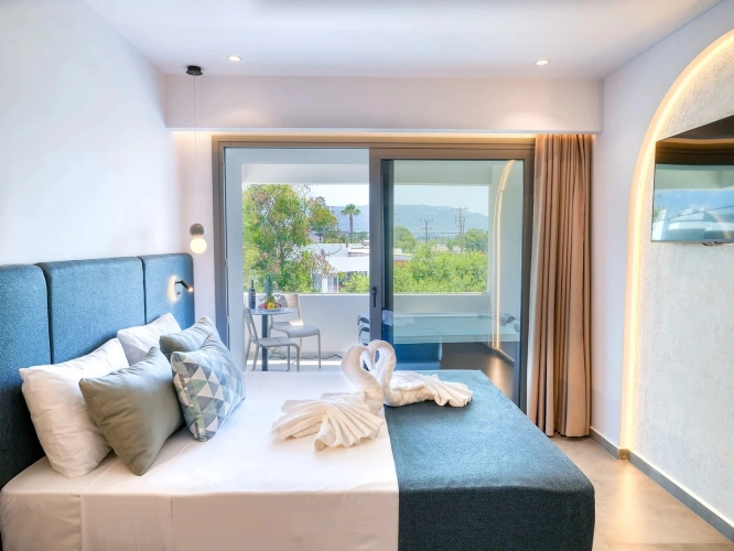 Deluxe with Jacuzzi Double room with inland view