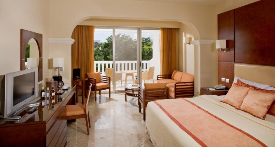 Deluxe Double Suite with garden view