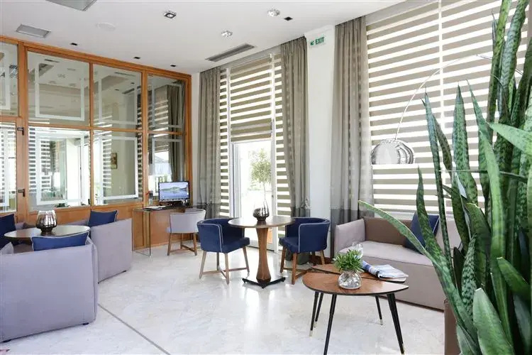 Chloe Hotel