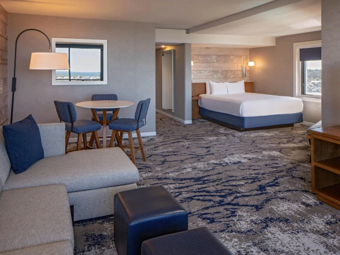 Corner Suite with Marina view