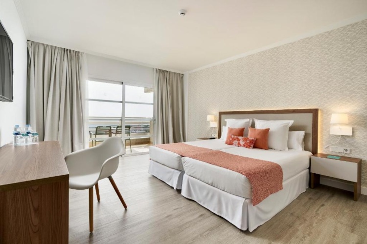 Twin My Favorite Club Suite with ocean view