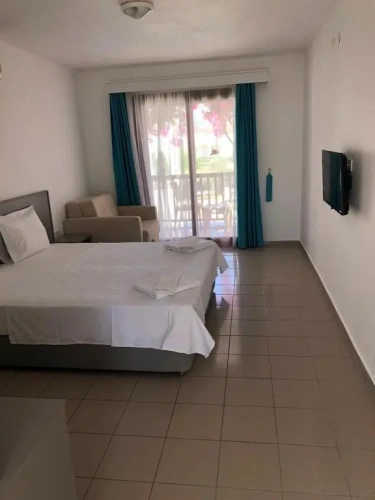 Quadruple Suite with pool view