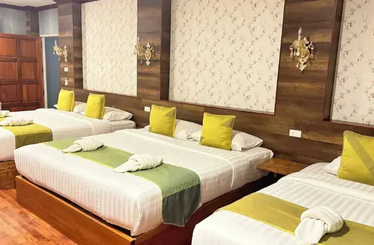 Sweet Deluxe Family room