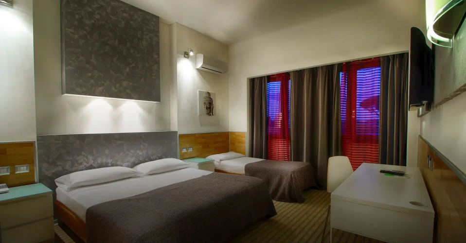Standard Triple room