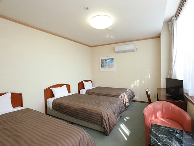 Western Style Triple room