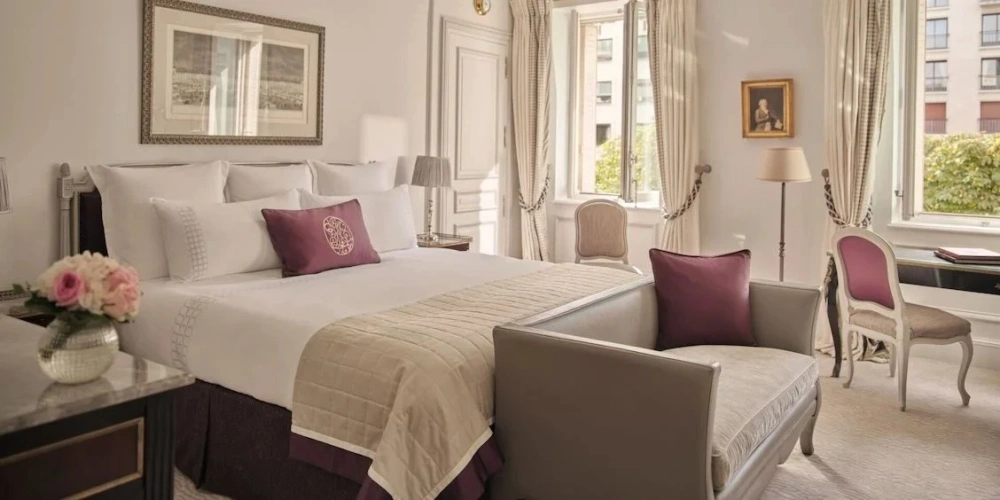 Deluxe Double room with Avenue Montaigne View