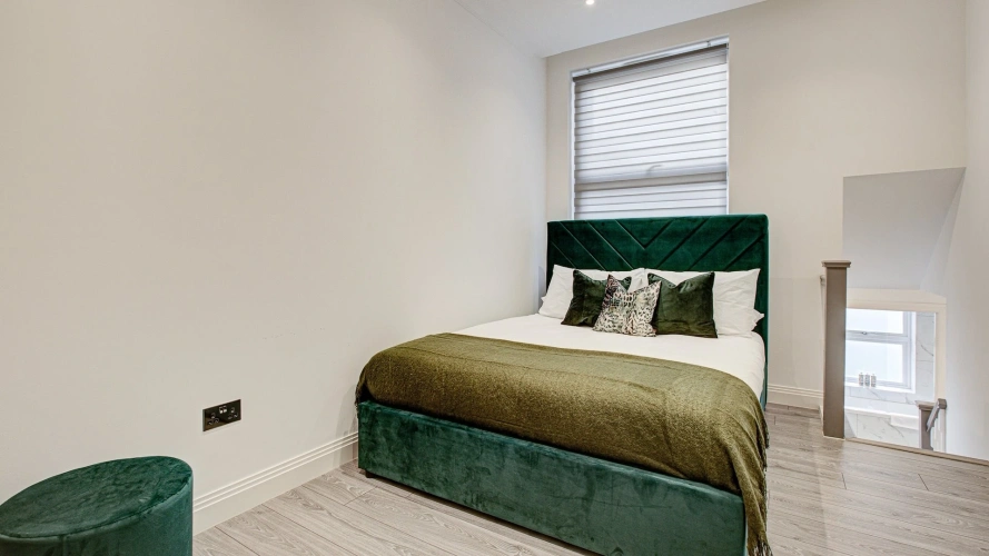 1 Bedroom Hybrid Resi - Fulham Double Apartment
