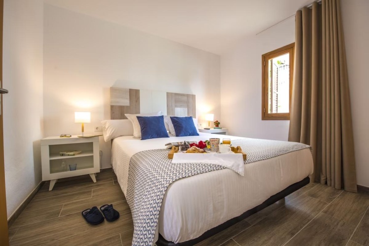 1 Bedroom Double Apartment with pool view