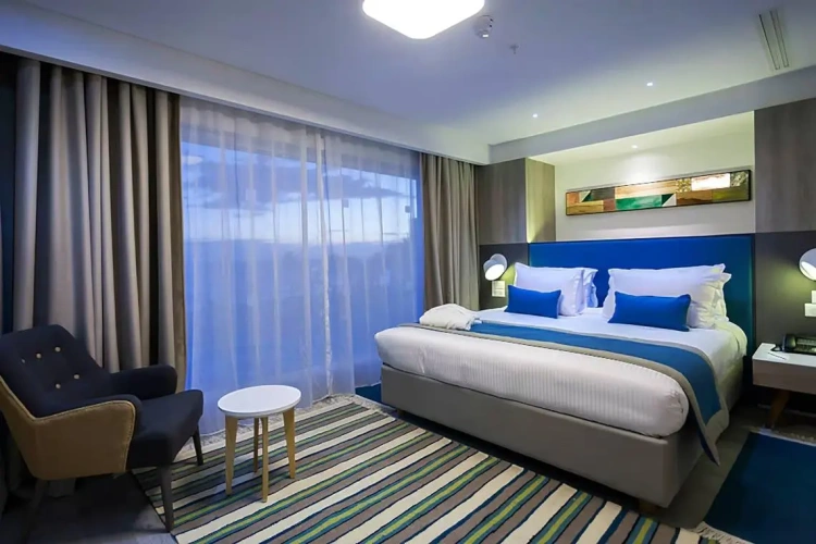 1 Bedroom Executive Double Suite with balcony and seafront