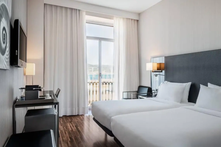 Standard Twin room with ocean view
