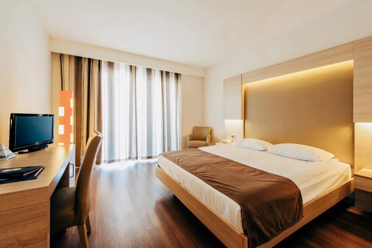 Connection room with land view