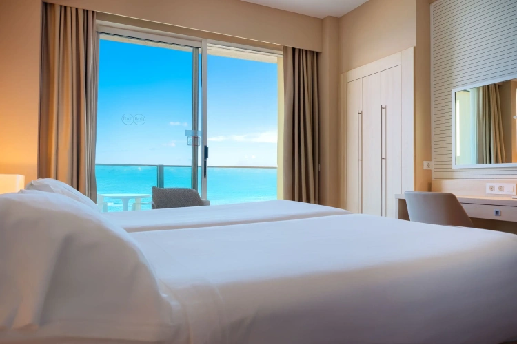 Twin room with sea view