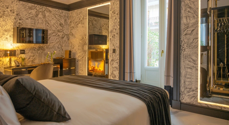 Superior Double room with balcony and with city view