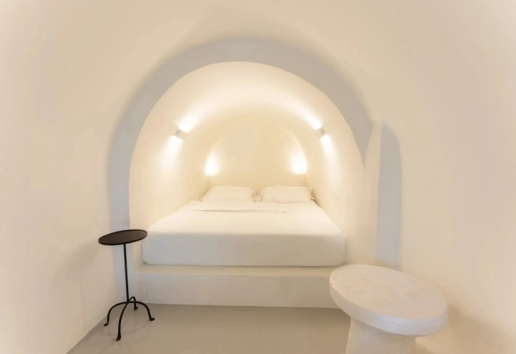 Petite Cave with Outdoor Hot Tub Double Suite with Caldera View
